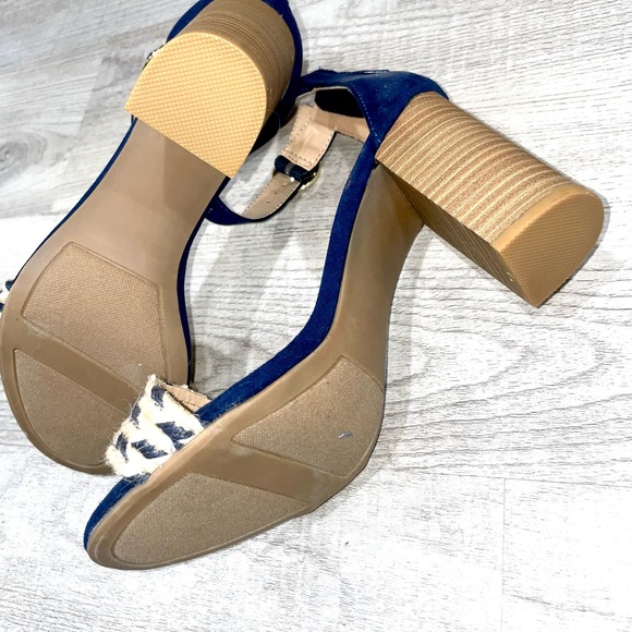 Never worn navy sandal heel - Picture 4 of 4